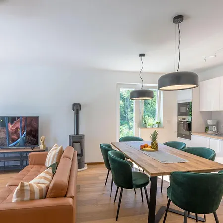 Vakantiehuis Sarah, Mediterranean Elegance Minutes From The