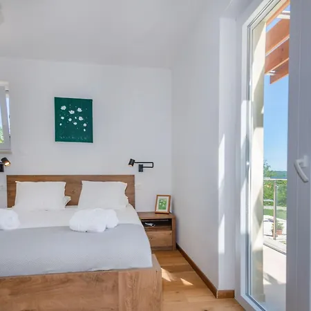 Sarah, Mediterranean Elegance Minutes From The Veligolji