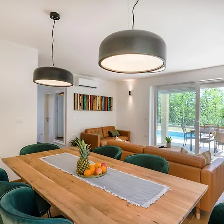 Sarah, Mediterranean Elegance Minutes From The *