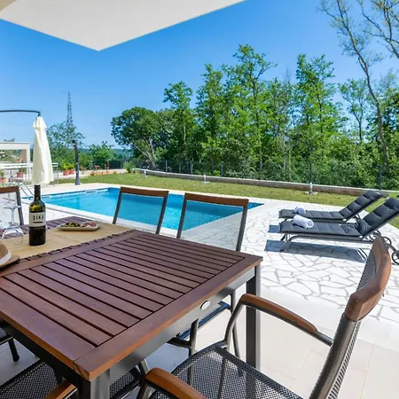 Sarah, Mediterranean Elegance Minutes From The Vakantiehuis Veligolji