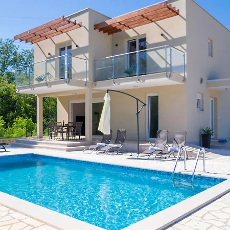 Sarah, Mediterranean Elegance Minutes From The *