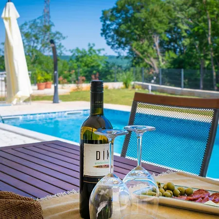Vakantiehuis Sarah, Mediterranean Elegance Minutes From The *