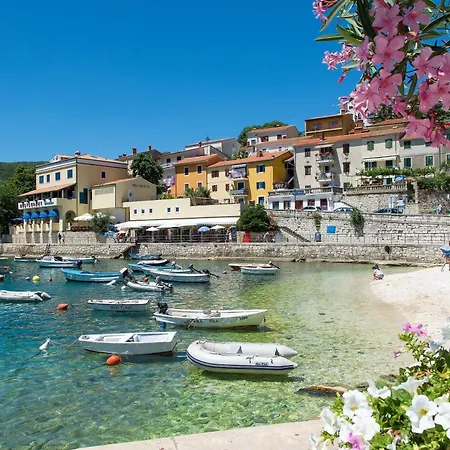 Sarah, Mediterranean Elegance Minutes From The
